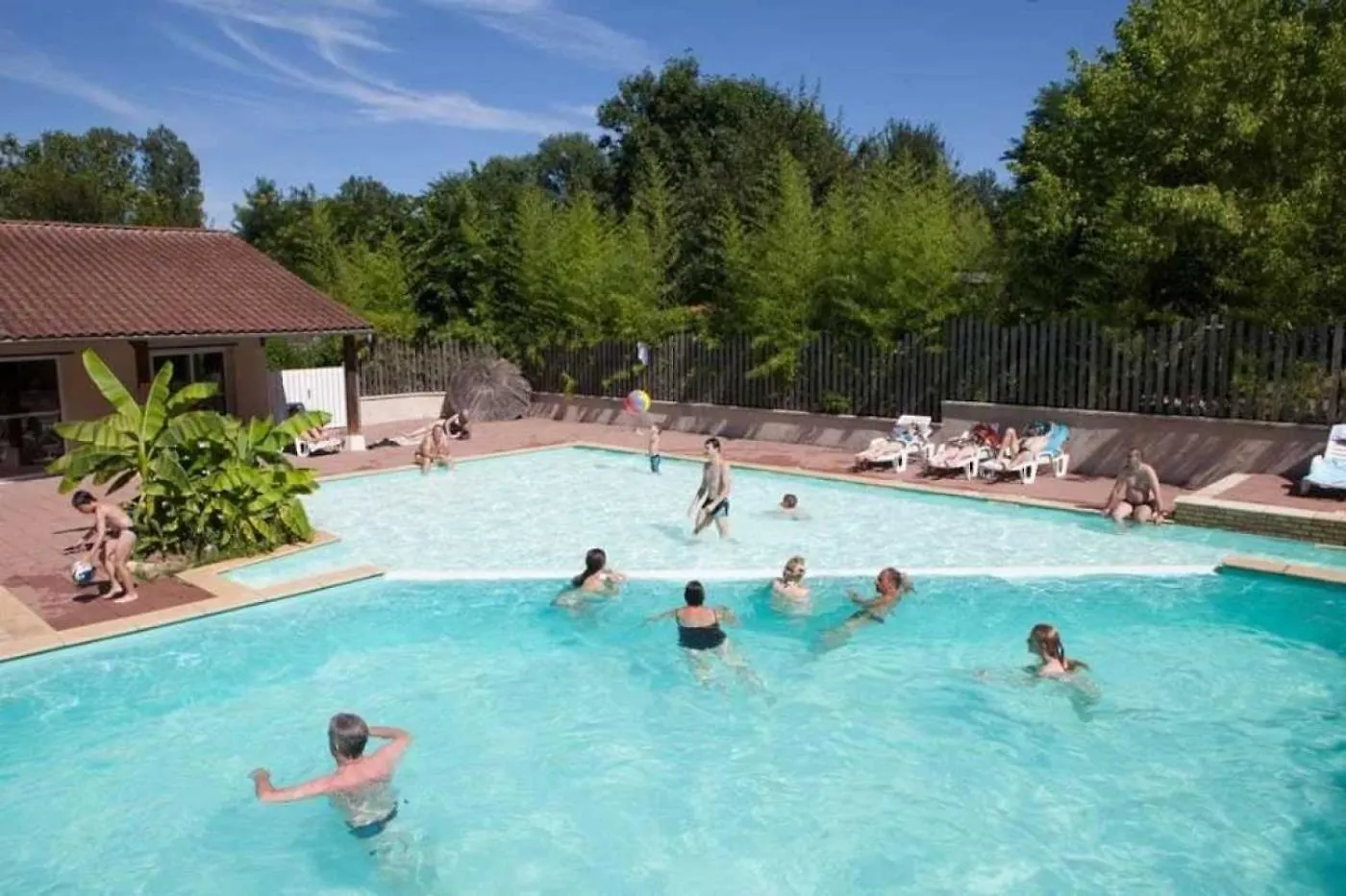 مكان تخييم Camping 4 Etoiles - Piscine - Ccaaagh Carennac