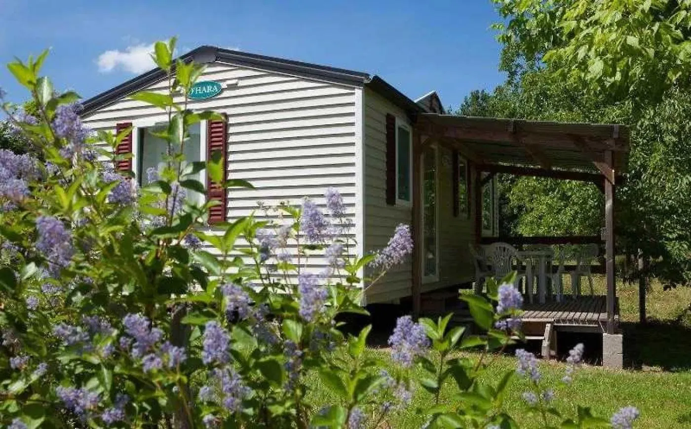 مكان تخييم Camping 4 Etoiles - Piscine - Ccaaagh Carennac فرنسا